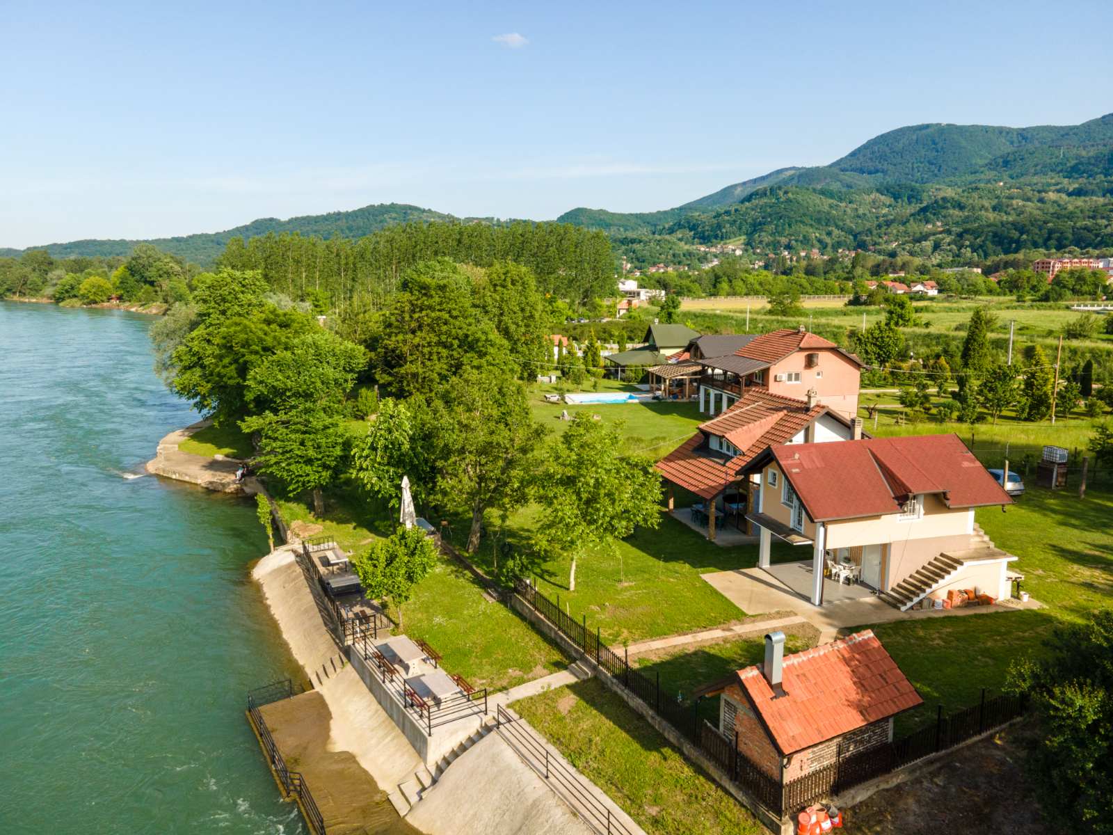 vikendica na Drini u Banji Koviljači